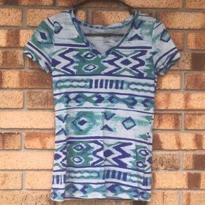 ❤️| Patterned v neck Mossimo shirt